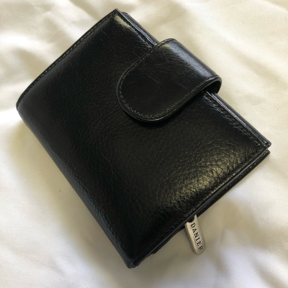 Danier Leather Black Wallet - New - Picture 1 of 3